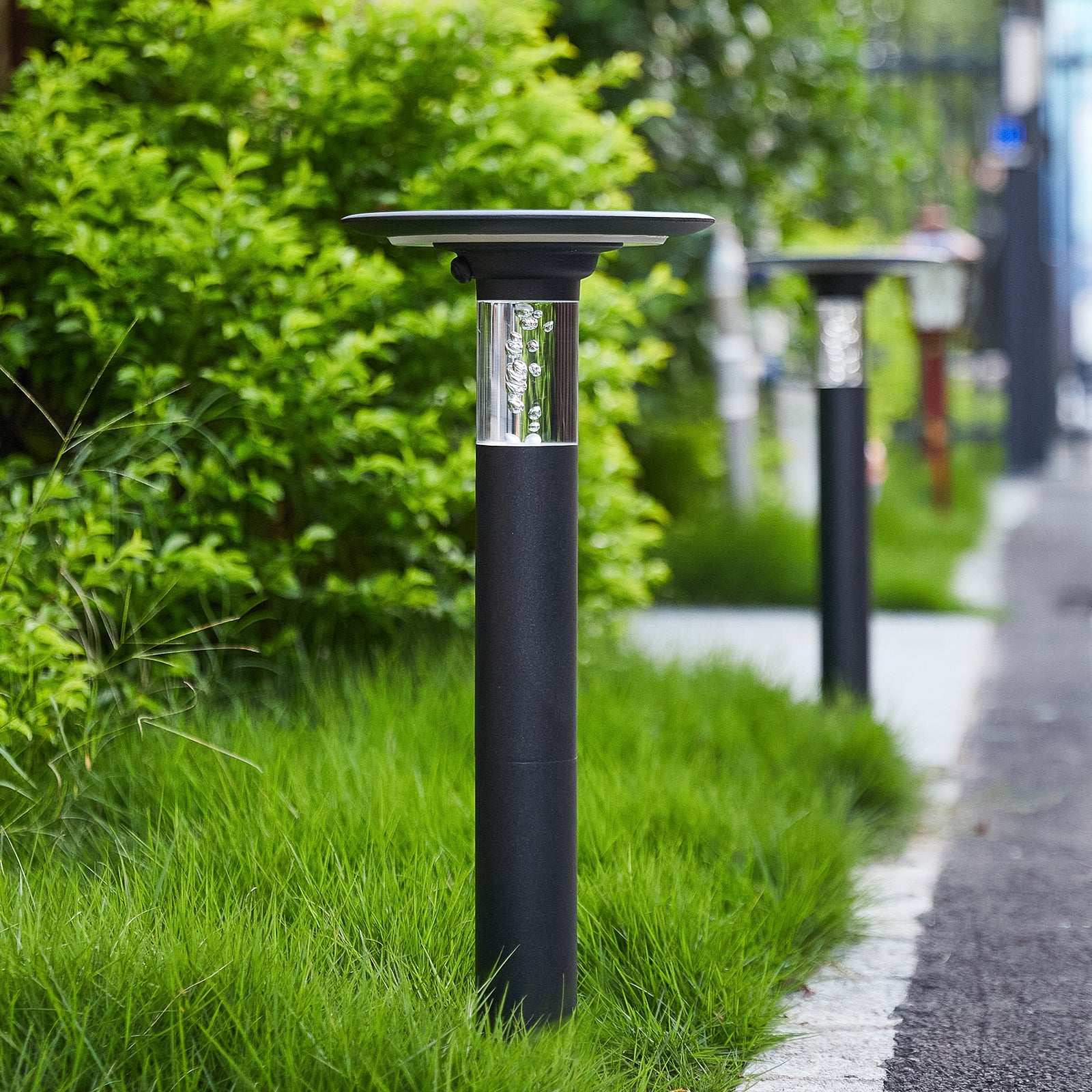 Solar Lawn Light With Dimmable LED In Black